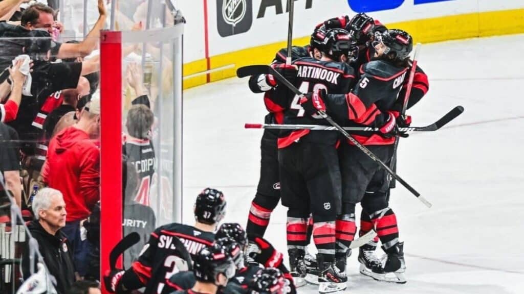 Hurricanes-Beat-New-Jersey-Devils-Again_FI