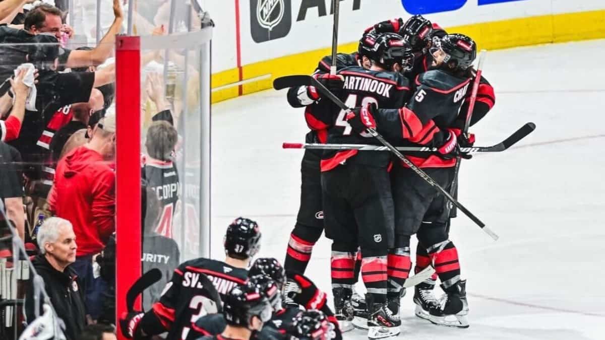 Hurricanes-Beat-New-Jersey-Devils-Again_FI