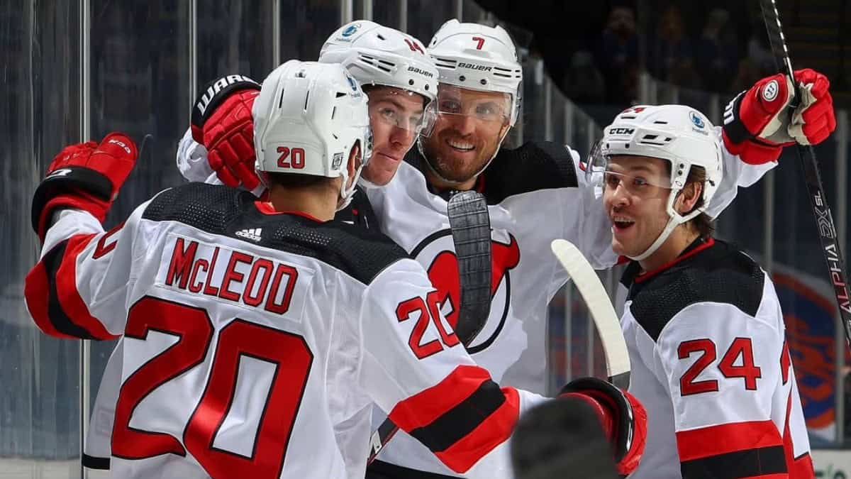 New-Jersey-Devils-Face-Precise-UFA-Decisions-Nathan-Bastian_FI
